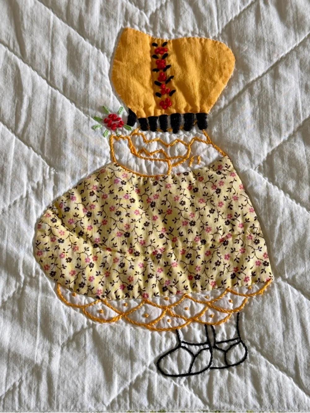 Sun‎ Bonnet Sue Vintage Patchwork & Applique Quilt Hand Made 1939 - 1970 84x74”